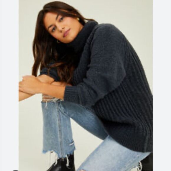 NWT Altar’d State Tara Turtleneck Tunic Sweater Black (dark gray) Oversized XS - Picture 13 of 13